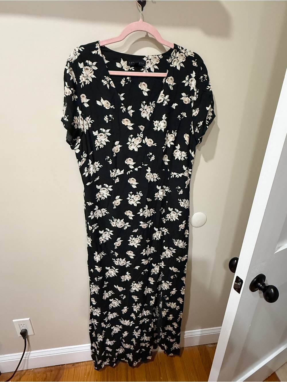 Sanctuary Black Maxi Dress with White Floral Print